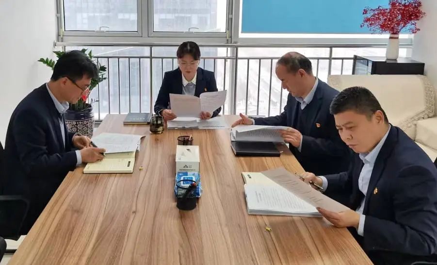 英国威廉希尔官网党委理论学习中心组开展2023年第12次集中学习研讨